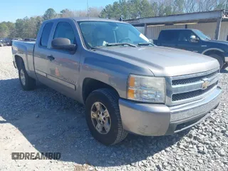 2008 Chevrolet Silverado 1500 1LT with VIN 2GCEC19C781230022, listed as a IAAI auction lot 41640480 with 323,699 mi miles and . Bid and sale history available at DreamBid. Image 1.
