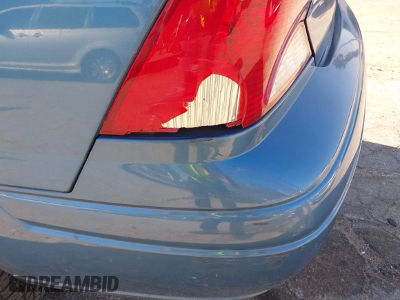 2000 Ford Focus LX with VIN 1FAFP33P8YW330922, listed as a IAAI auction lot 41643279 with 153,400 mi miles and . Bid and sale history available at carsss.com. Image 6.