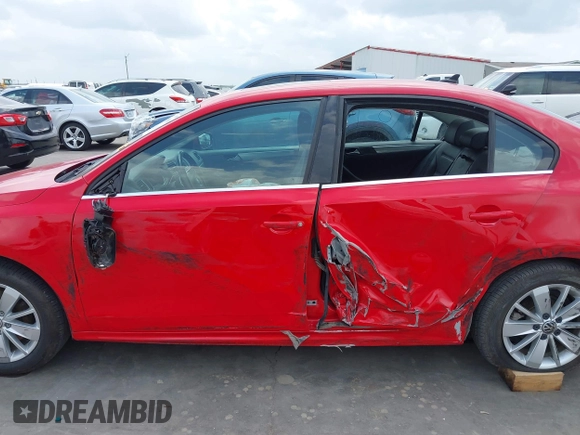2015 Volkswagen Jetta SE with VIN 3VWD07AJ3FM275737, listed as a IAAI auction lot 42098894 with 131,716 mi miles and . Bid and sale history available at DreamBid. Image 14.