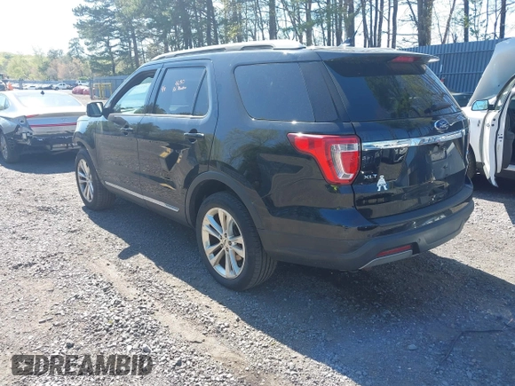 2019 Ford Explorer XLT z VIN 1FM5K8D83KGA01986, wystawiony jako IAAI lot #42114420 z przebiegiem 40 276 mil mil oraz . Historia ofert i sprzedaży dostępna na DreamBid. Obrazek 3.