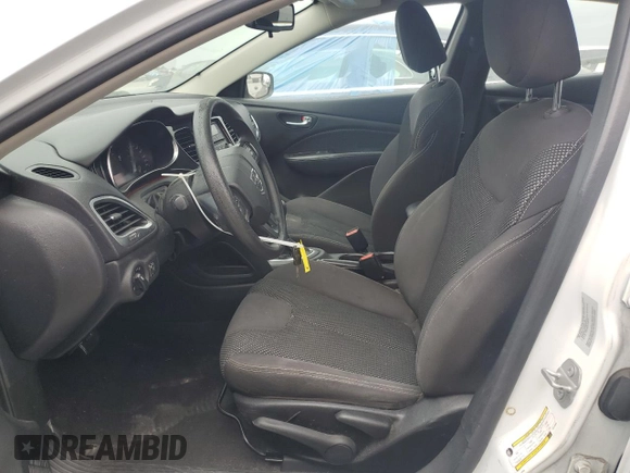 2015 Dodge Dart SXT z VIN 1C3CDFBB4FD118920, wystawiony jako Copart lot #57517425 z przebiegiem 86 187 mil mil oraz Szkoda całkowita • Salvage title. Historia ofert i sprzedaży dostępna na DreamBid. Obrazek 7.