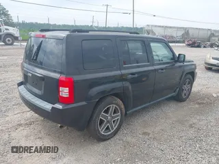 2008 Jeep Patriot Sport z VIN 1J8FF28W98D798783, wystawiony jako IAAI lot #42289785 z przebiegiem 116 453 mil mil oraz . Historia ofert i sprzedaży dostępna na DreamBid. Obrazek 4.