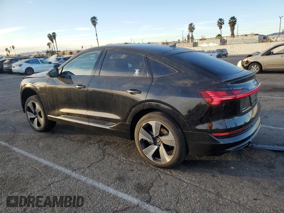 2021 Audi e-tron Sportback Prestige z VIN WA13ABGE7MB040149, wystawiony jako Copart lot #89213745 z przebiegiem 13 496 mil mil oraz Szkody całkowita. Historia ofert i sprzedaży dostępna na DreamBid. Obrazek 2.