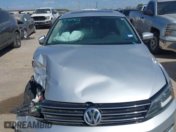 2016 Volkswagen Jetta Sedan 1.8T SEL with VIN 3VWL07AJ0GM330058, listed as a IAAI auction lot 41832211 with 1 mi miles. Bid and sale history available at carsss.com. Image 10.