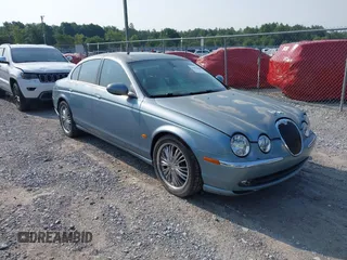 2004 Jaguar S-Type z VIN SAJEA01T64FN07825, wystawiony jako IAAI lot #42403796 z przebiegiem 133 011 mil mil oraz . Historia ofert i sprzedaży dostępna na DreamBid. Obrazek 1.