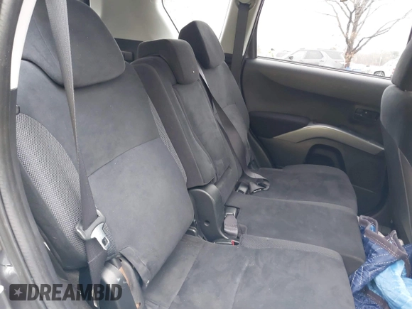 2007 Mitsubishi Outlander ES z VIN JA4MS31X07Z015784, wystawiony jako IAAI lot #38911508 z przebiegiem 166 115 mil mil oraz . Historia ofert i sprzedaży dostępna na DreamBid. Obrazek 8.