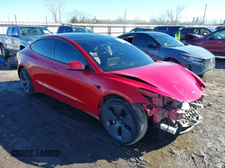 2022 Tesla Model 3 Long Range z VIN 5YJ3E1EB5NF322320, wystawiony jako IAAI lot #41446398 z przebiegiem 41 663 mil mil oraz . Historia ofert i sprzedaży dostępna na DreamBid. Obrazek 1.