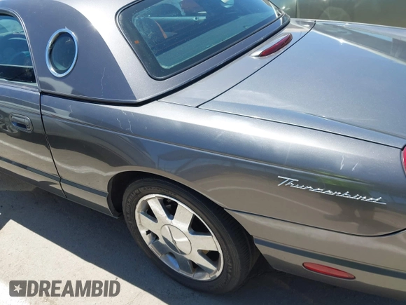 2003 Ford Thunderbird Deluxe z VIN 1FAHP60AX3Y109880, wystawiony jako IAAI lot #42336922 z przebiegiem 213 477 mil mil oraz . Historia ofert i sprzedaży dostępna na DreamBid. Obrazek 19.