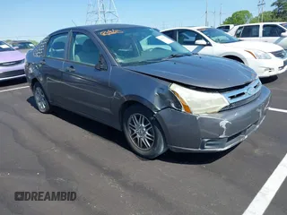 2009 Ford Focus SE with VIN 1FAHP35N19W246382, listed as a IAAI auction lot 42043020 with 197,707 mi miles. Bid and sale history available at carsss.com. Image 1.