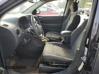 2016 Jeep Compass Sport z VIN 1C4NJCBA9GD553842, wystawiony jako Copart lot #58010695 z przebiegiem 141 751 mil mil oraz Czysty tytuł • Clean title. Historia ofert i sprzedaży dostępna na DreamBid. Obrazek 7.