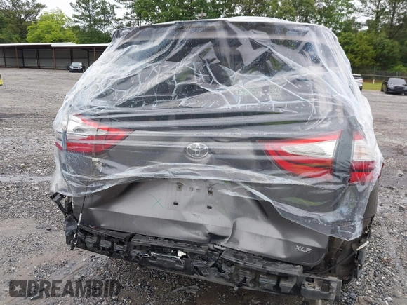2018 Toyota Sienna XLE Auto Access Seat with VIN 5TDYZ3DCXJS907898, listed as a IAAI auction lot 42346946 with 119,903 mi miles and . Bid and sale history available at DreamBid. Image 6.