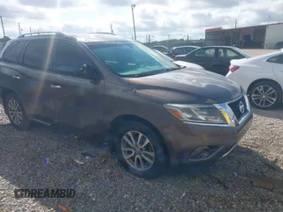 2015 Nissan Pathfinder S with VIN 5N1AR2MN0FC701622, listed as a IAAI auction lot 42243858 with 162,072 mi miles and . Bid and sale history available at DreamBid. Image 1.