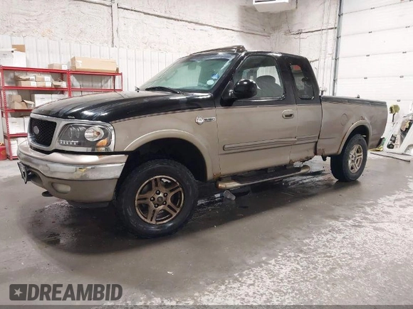 2003 Ford F-150 XL z VIN 1FTRX18L73NA93596, wystawiony jako IAAI lot #42069903 z przebiegiem 283 361 mil mil oraz . Historia ofert i sprzedaży dostępna na DreamBid. Obrazek 1.