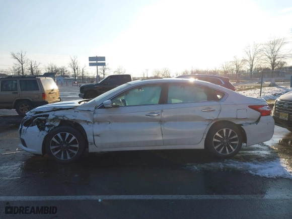 2017 Nissan Altima 2.5 SV with VIN 1N4AL3AP6HC162319, listed as a IAAI auction lot 41192111 with 22,003 mi miles. Bid and sale history available at carsss.com. Image 14.