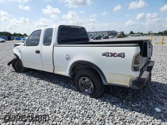 2003 Ford F-150 XL z VIN 2FTRX18WX3CA73133, wystawiony jako Copart lot #58734795 z przebiegiem 197 519 mil mil oraz Szkoda całkowita • Salvage title. Historia ofert i sprzedaży dostępna na DreamBid. Obrazek 2.