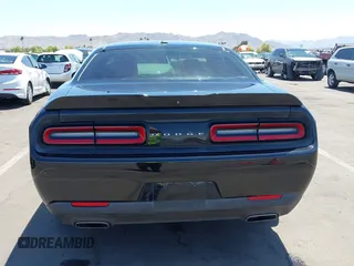2019 Dodge Challenger SXT z VIN 2C3CDZAG1KH587281, wystawiony jako IAAI lot #42180057 z przebiegiem 109 333 mil mil oraz . Historia ofert i sprzedaży dostępna na DreamBid. Obrazek 16.