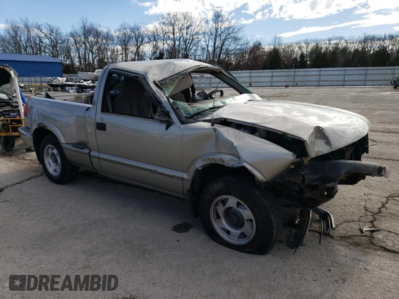 1998 GMC Sonoma z VIN 1GTCS1446W8541476, wystawiony jako Copart lot #89066195 z przebiegiem 177 126 mil mil oraz Nie do naprawy. Historia ofert i sprzedaży dostępna na DreamBid. Obrazek 4.