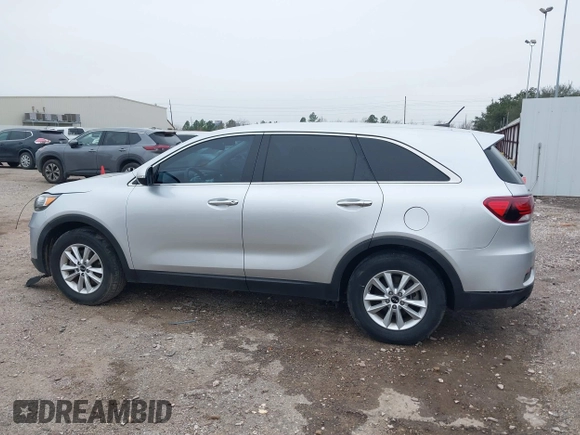 2020 Kia Sorento LX with VIN 5XYPG4A31LG698420, listed as a IAAI auction lot 41586003 with 101,458 mi miles. Bid and sale history available at carsss.com. Image 15.