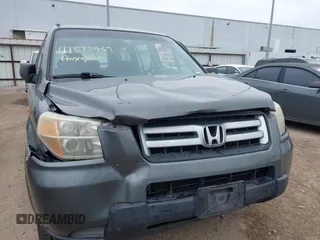 2007 Honda Pilot LX with VIN 5FNYF281X7B006877, listed as a IAAI auction lot 41595667 with 255,799 mi miles. Bid and sale history available at carsss.com. Image 6.