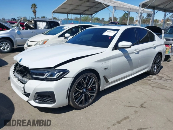 2023 BMW 5 Series 530e z VIN WBA13AG02PCM85786, wystawiony jako IAAI lot #41830816 z przebiegiem 44 695 mil mil oraz . Historia ofert i sprzedaży dostępna na DreamBid. Obrazek 2.