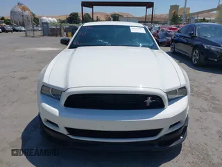 2013 Ford Mustang V6 z VIN 1ZVBP8AM4D5271864, wystawiony jako IAAI lot #42427887 z przebiegiem 149 530 mil mil oraz . Historia ofert i sprzedaży dostępna na DreamBid. Obrazek 12.