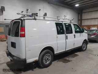 2009 GMC Savana Cargo Van with VIN 1GTGG25C591169155, listed as a IAAI auction lot 41585796 with 157,610 mi miles. Bid and sale history available at carsss.com. Image 4.