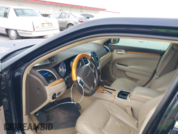 2012 Chrysler 300 C z VIN 2C3CCAET9CH279806, wystawiony jako IAAI lot #42385827 z przebiegiem 148 708 mil mil oraz . Historia ofert i sprzedaży dostępna na DreamBid. Obrazek 12.
