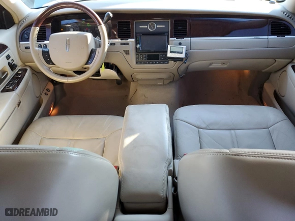 2006 Lincoln Town Car Signature Limited with VIN 1LNHM82VX6Y616177, listed as a Copart auction lot 44351915 with 92,583 mi miles and Clean Title. Bid and sale history available at carsss.com. Image 8.