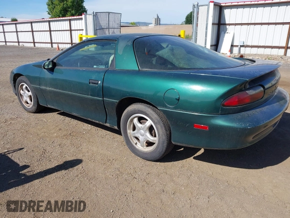 1995 Chevrolet Camaro z VIN 2G1FP22S7S2114586, wystawiony jako IAAI lot #42250390 z przebiegiem 172 124 mil mil oraz . Historia ofert i sprzedaży dostępna na DreamBid. Obrazek 3.