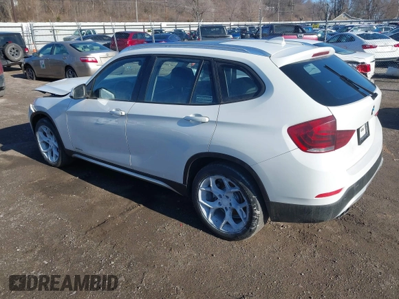2015 BMW X1 xDrive28i z VIN WBAVL1C57FVY25598, wystawiony jako IAAI lot #41860463 z przebiegiem Nie podano mil oraz . Historia ofert i sprzedaży dostępna na DreamBid. Obrazek 3.