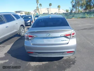 2017 Hyundai Sonata Hybrid SE with VIN KMHE24L11HA045879, listed as a IAAI auction lot 41841807 with 220,755 mi miles. Bid and sale history available at carsss.com. Image 18.