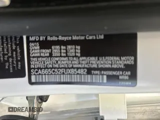 2015 Rolls-Royce Wraith z VIN SCA665C52FUX85482, wystawiony jako Copart lot #77887554 z przebiegiem 99 781 mil mil oraz Szkody całkowita. Historia ofert i sprzedaży dostępna na DreamBid. Obrazek 10.