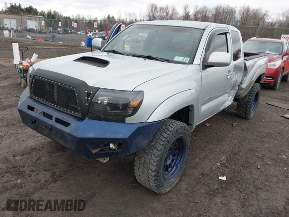 2006 Toyota Tacoma with VIN 5TEUU42N26Z153137, listed as a IAAI auction lot 41802170 with 206,156 mi miles. Bid and sale history available at carsss.com. Image 17.