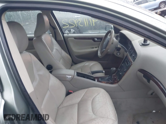 2006 Volvo V70 2.4L with VIN YV1SW640X62590834, listed as a IAAI auction lot 41113922 with 253,254 mi miles. Bid and sale history available at carsss.com. Image 5.