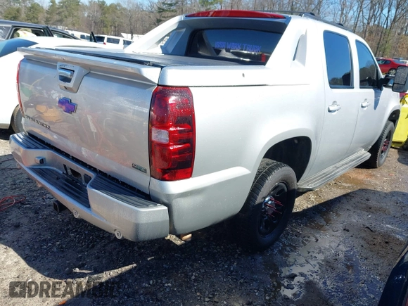 2011 Chevrolet Avalanche LS with VIN 3GNMCEE01BG393771, listed as a IAAI auction lot 41612025 with 199,994 mi miles. Bid and sale history available at carsss.com. Image 4.
