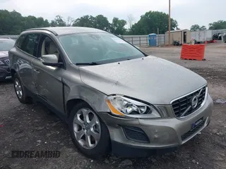 2013 Volvo XC60 3.2L z VIN YV4952DL4D2452677, wystawiony jako IAAI lot #42273803 z przebiegiem 141 639 mil mil oraz . Historia ofert i sprzedaży dostępna na DreamBid. Obrazek 1.