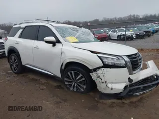 2023 Nissan Pathfinder Platinum с VIN 5N1DR3DJ6PC207668, выставлен на аукционе IAAI как лот 41532859 с пробегом 34 925 миль миль и . История ставок и продаж доступна на DreamBid. Изображение 1.