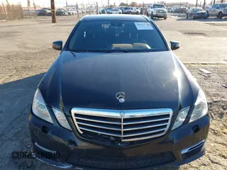 2013 Mercedes-Benz E 550 Sport z VIN WDDHF9BBXDA716236, wystawiony jako IAAI lot #41411124 z przebiegiem 159 401 mil mil oraz . Historia ofert i sprzedaży dostępna na DreamBid. Obrazek 13.