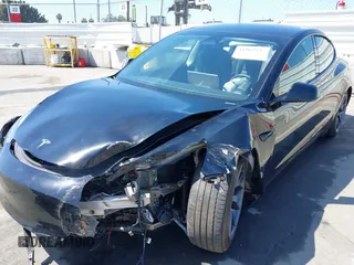 2023 Tesla Model 3 z VIN 5YJ3E1EA8PF403113, wystawiony jako IAAI lot #41967532 z przebiegiem 19 545 mil mil oraz . Historia ofert i sprzedaży dostępna na DreamBid. Obrazek 6.