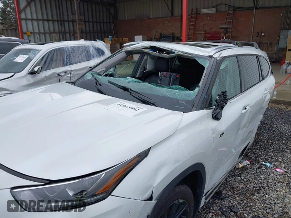 2022 Toyota Highlander Limited z VIN 5TDDZRBH9NS570565, wystawiony jako IAAI lot #41863992 z przebiegiem 41 974 mil mil oraz . Historia ofert i sprzedaży dostępna na DreamBid. Obrazek 14.