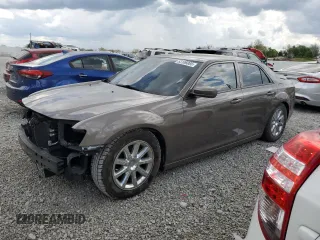 2017 Chrysler 300 S Alloy Edition z VIN 2C3CCABGXHH584553, wystawiony jako Copart lot #53106065 z przebiegiem 104 237 mil mil oraz Szkoda całkowita • Salvage title. Historia ofert i sprzedaży dostępna na DreamBid. Obrazek 1.