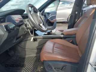 2023 Audi e-tron Premium Plus z VIN WA1LAAGE2PB016954, wystawiony jako Copart lot #87949115 z przebiegiem 31 575 mil mil oraz Szkoda całkowita • Salvage title. Historia ofert i sprzedaży dostępna na DreamBid. Obrazek 7.