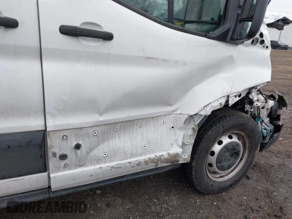 2022 Ford Transit Cargo with VIN 1FTBW3X83NKA44302, listed as a IAAI auction lot 41684165 with 33,463 mi miles and . Bid and sale history available at DreamBid. Image 6.