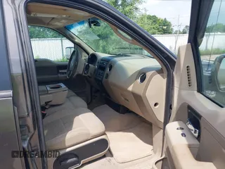 2006 Ford F-150 XLT z VIN 1FTPW14V76KD97454, wystawiony jako IAAI lot #42523220 z przebiegiem 196 007 mil mil oraz . Historia ofert i sprzedaży dostępna na DreamBid. Obrazek 5.