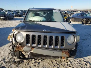 2013 Jeep Patriot Latitude with VIN 1C4NJPFA8DD193900, listed as a Copart auction lot 42430105 with 155,223 mi miles and Salvage Title. Bid and sale history available at carsss.com. Image 5.