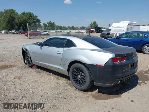2010 Chevrolet Camaro 1LT z VIN 2G1FB1EV0A9147806, wystawiony jako IAAI lot #39970270 z przebiegiem 160 458 mil mil oraz . Historia ofert i sprzedaży dostępna na DreamBid. Obrazek 3.