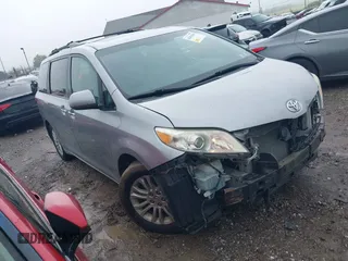 2015 Toyota Sienna XLE с VIN 5TDYK3DC3FS579087, выставлен на аукционе IAAI как лот 42456365 с пробегом 127 350 миль миль и . История ставок и продаж доступна на DreamBid. Изображение 1.