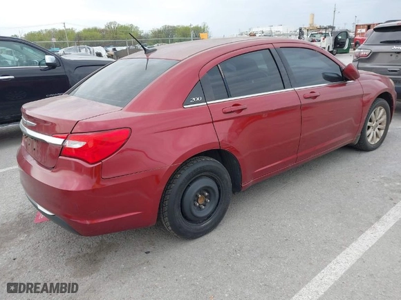 2013 Chrysler 200 Touring with VIN 1C3CCBBB9DN745261, listed as a IAAI auction lot 41981448 with 194,333 mi miles. Bid and sale history available at carsss.com. Image 4.