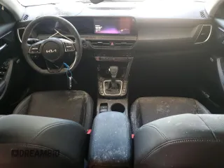 2024 Kia Seltos SX z VIN KNDETCA72R7563775, wystawiony jako Copart lot #48379655 z przebiegiem Nie podano mil oraz Szkoda całkowita • Salvage title. Historia ofert i sprzedaży dostępna na DreamBid. Obrazek 8.