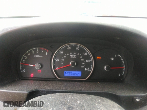 2010 Hyundai Elantra GLS z VIN KMHDU4AD6AU185885, wystawiony jako IAAI lot #42466100 z przebiegiem 200 842 mil mil oraz . Historia ofert i sprzedaży dostępna na DreamBid. Obrazek 7.